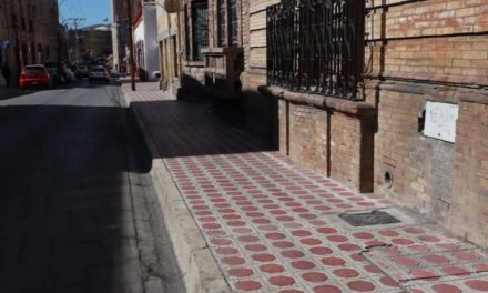Continúa limpieza profunda en banquetas del Centro Histórico