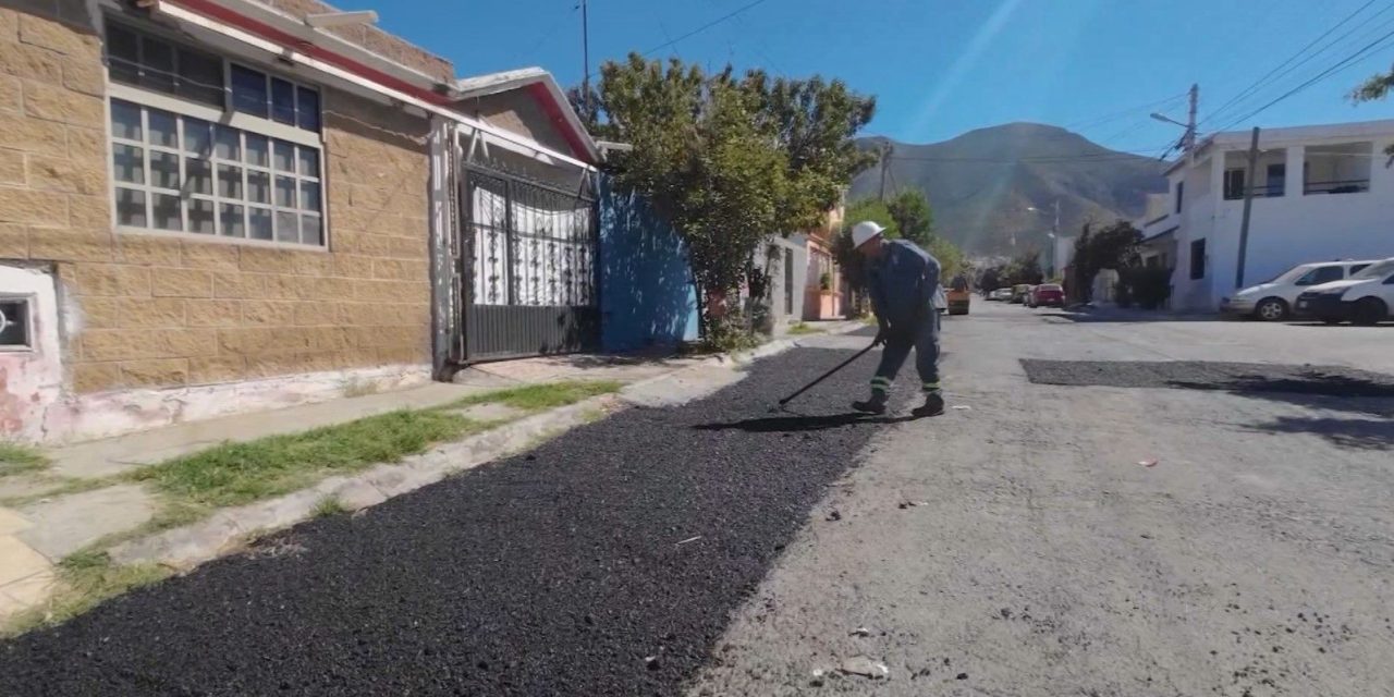 Continúa Gobierno de Saltillo trabajos de bacheo al interior de las colonias