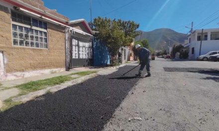 Continúa Gobierno de Saltillo trabajos de bacheo al interior de las colonias