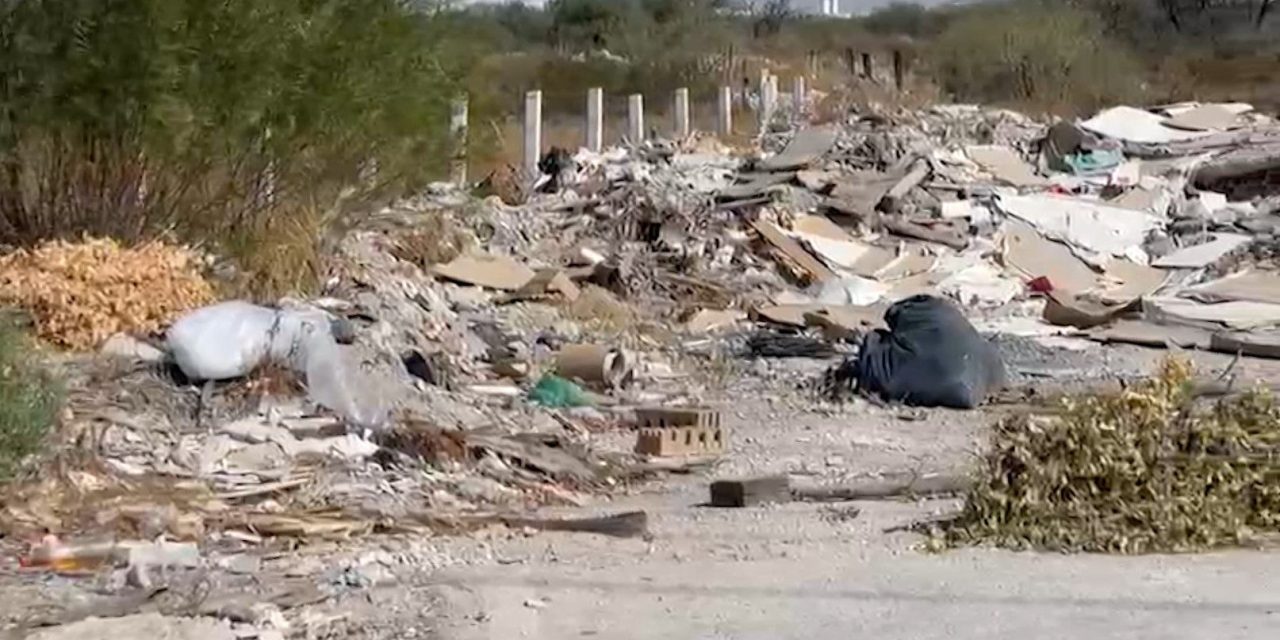 Desechos y escombros tirados en zonas doradas de Saltillo
