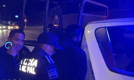 Saltillo: Ebrio destroza dos automóviles en LEA