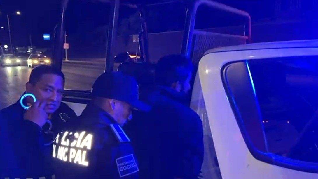 Saltillo: Ebrio destroza dos automóviles en LEA