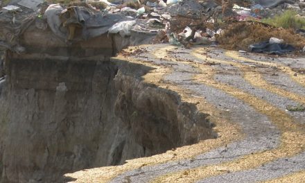 En riesgo vecinos de colonia Analco ante deslaves en arroyo La Encantada