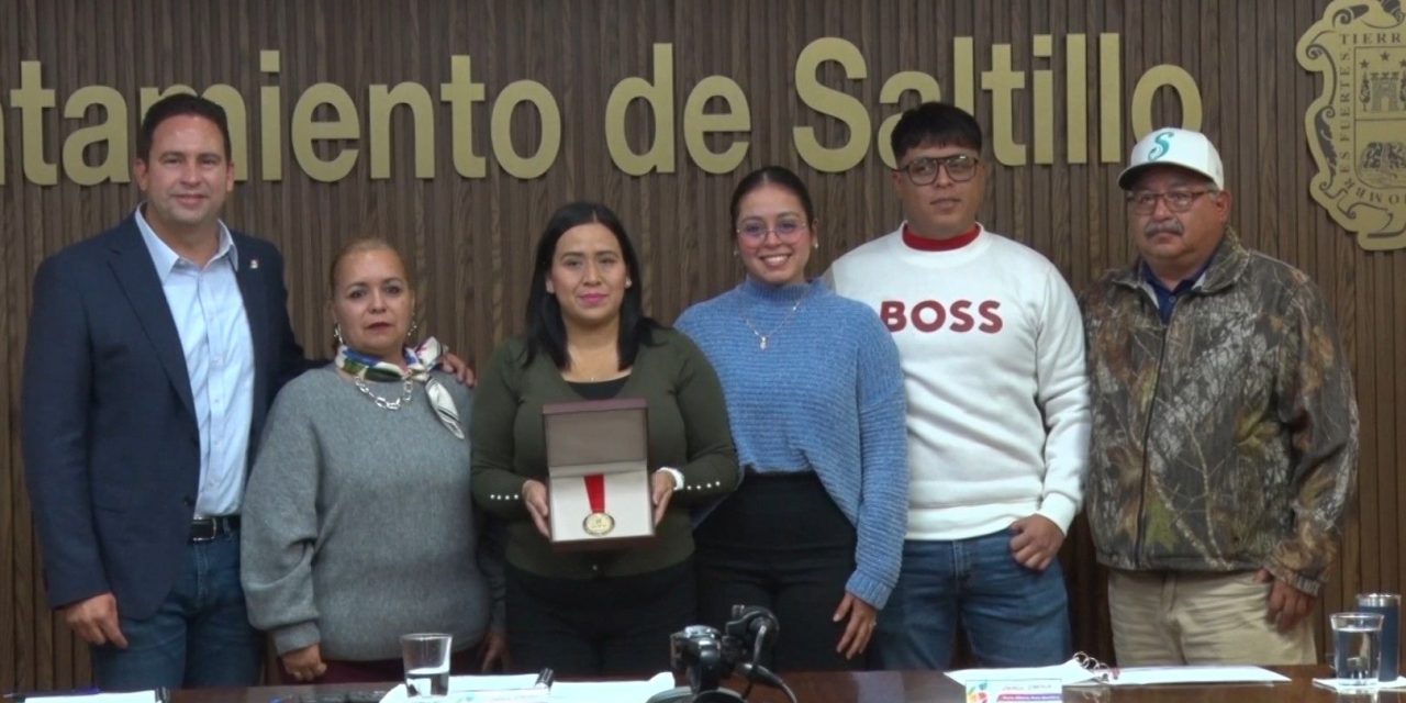 Entrega Javier Díaz Galardón Zapalinamé al Servidor Público Municipal