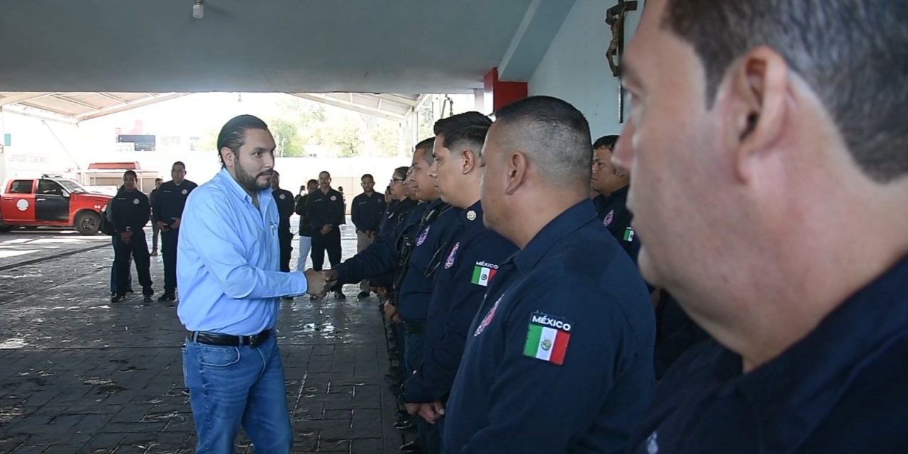 Entrega Carlos Villarreal compresor a los bomberos de Monclova
