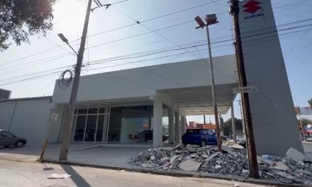 Invaden bulevar Carranza con escombro