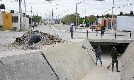 Limpian arroyo en Monclova