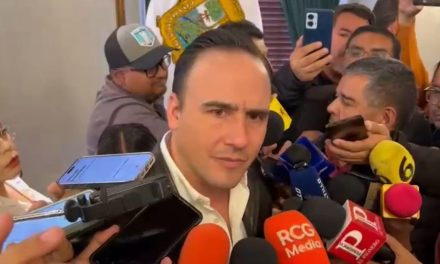 Manolo Jiménez reconoce a Carlos Manzo como héroe por su labor en seguridad pública