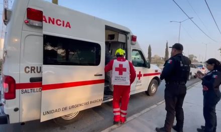 Mujer de 70 años resulta lesionada al caer de autobús urbano en bulevar Isidro López