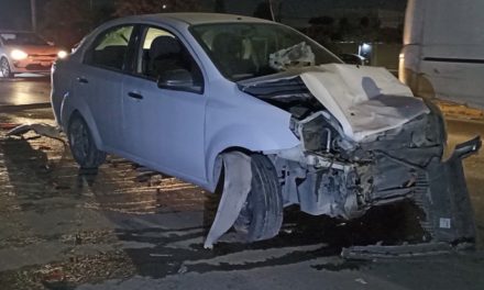 Olvidó frenar en los bordos y causa accidente en Saltillo