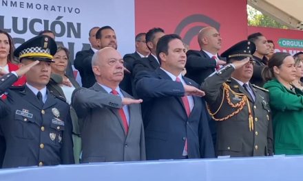 Saldo blanco durante el desfile conmemorativo al 115 Aniversario de la Revolución Mexicana
