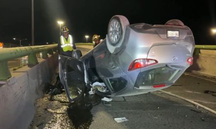Saltillo: Lo salvan a tiempo de incendio, volcó y su coche sufrió un corto