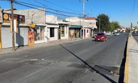 Se hunde alcantarilla sobre el bulevar Eulalio Gutiérrez