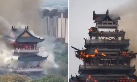 Así fue como un incendio destruyó el pabellón Wenchang del templo Yongqing en China (video)