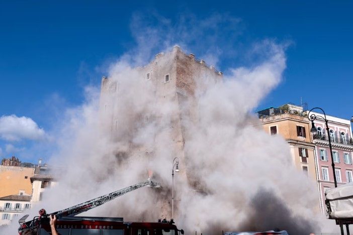 Colapsa una torre medieval en el centro de Roma (video)