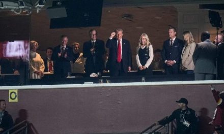 Video: Donald Trump asiste a un partido de la NFL y recibe un fuerte abucheo de todo el estadio