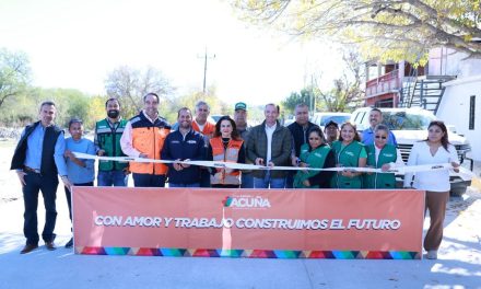 Emilio de Hoyos cierra el año entregando obras