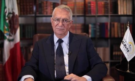 Salinas Pliego acusa de corrupción a AMLO