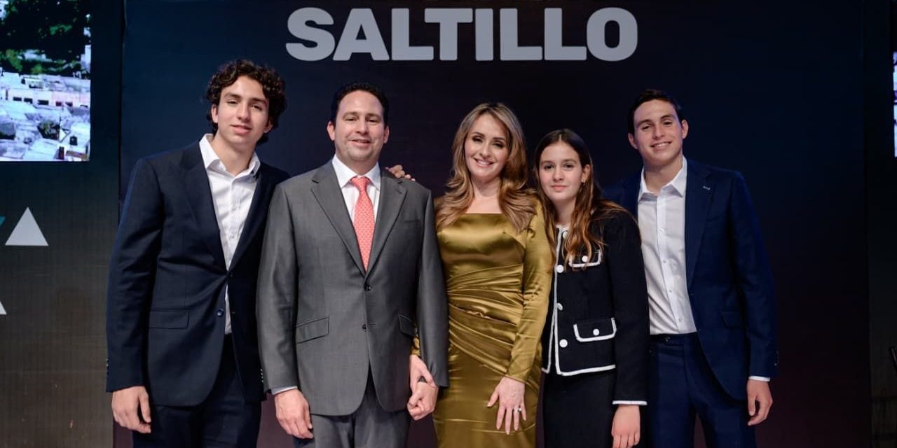 Desean Javier y Luly felices fiestas a los saltillenses