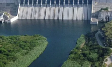 Trump amenaza a México con arancel del 5% por deuda de agua