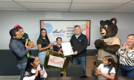 Entrega CDHEC premios de certamen de dibujo infantil