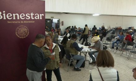 Entregan tarjetas del Bienestar para el programa de Adultos Mayores