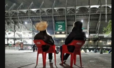 Fans acampan hasta tres días antes del concierto de Bad Bunny en CDMX