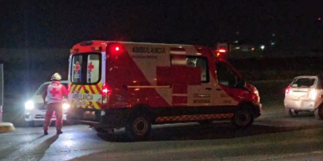 Motociclista provoca choque por alcance en Saltillo y termina lesionado