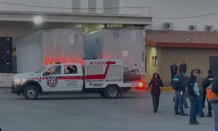 Impiden acceso a autoridades tras incendio en planta de León Plastics en Ramos Arizpe