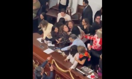 Panistas y morenistas desatan zafarrancho por desaparición del Instituto de Transparencia de la CDMX