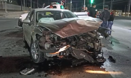 Saltillo: Protagonizan fuerte choque en Periférico. ambos conductores alegraron luz verde