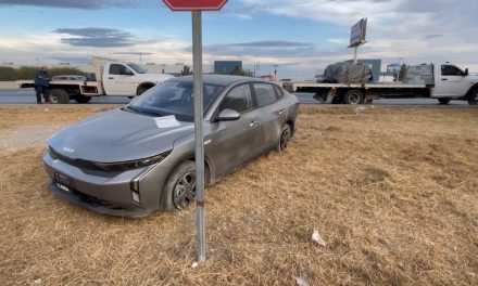 Una joven provocó un accidente en el bulevar Fundadores; salió ilesa