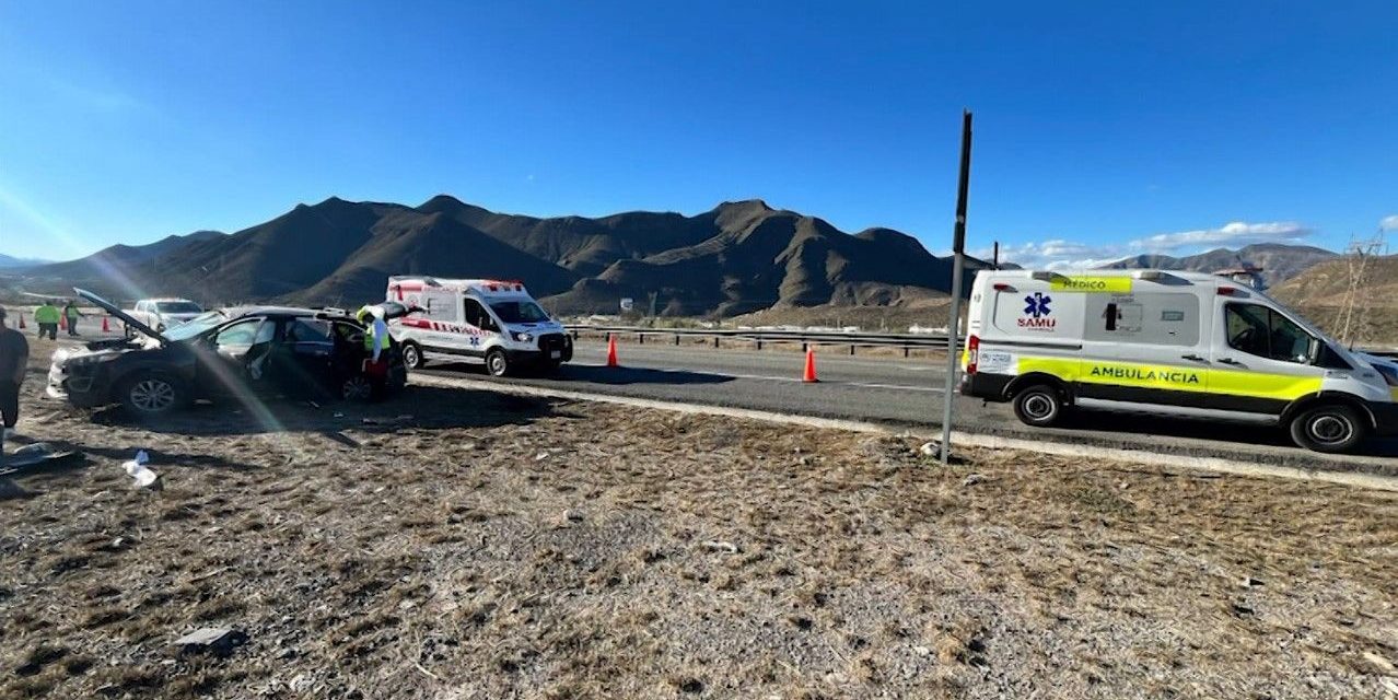 Vuelca camioneta en la Saltillo–Monterrey