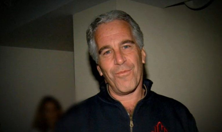 Clinton exige transparencia total en archivos del caso Epstein tras difusión de imágenes