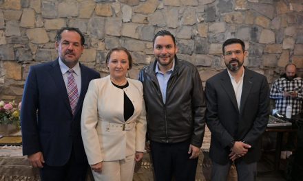 Carlos Villarreal fortalece coordinación con el Colegio de Notarios de Monclova