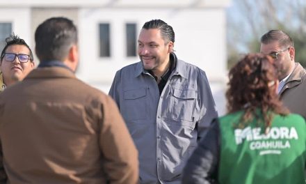 Carlos Villarreal supervisa construcción de nueva escuela