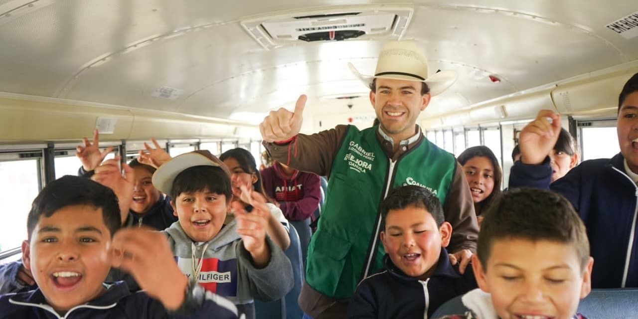 Reciben alumnos de ejidos transporte escolar en General Cepeda.
