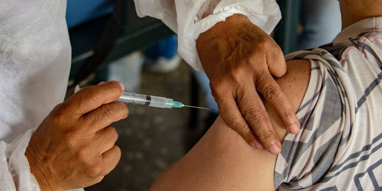 Acuña: El 60% de la población completó su esquema de vacunación