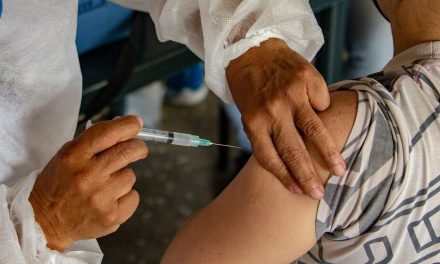 Acuña: El 60% de la población completó su esquema de vacunación