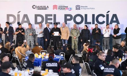 Román Cepeda reconoce a la Policía de Torreón