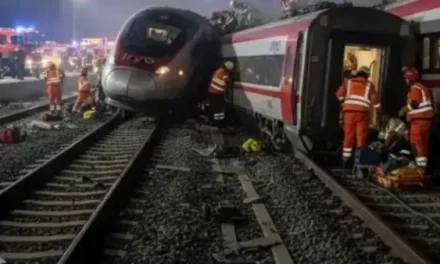 Tren descarrila en España y deja 21 muertos