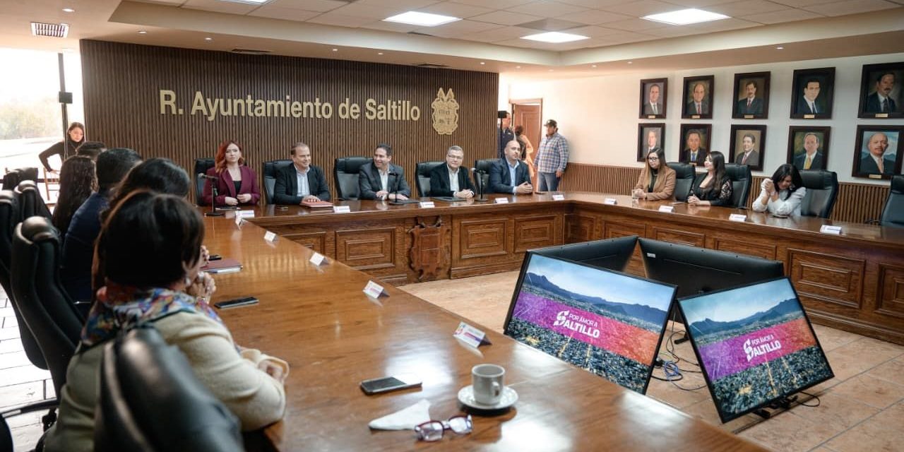 Javier Díaz firma compromiso en materia de derechos humanos