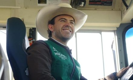 Mejora Coahuila entrega autobús escolar para General Cepeda