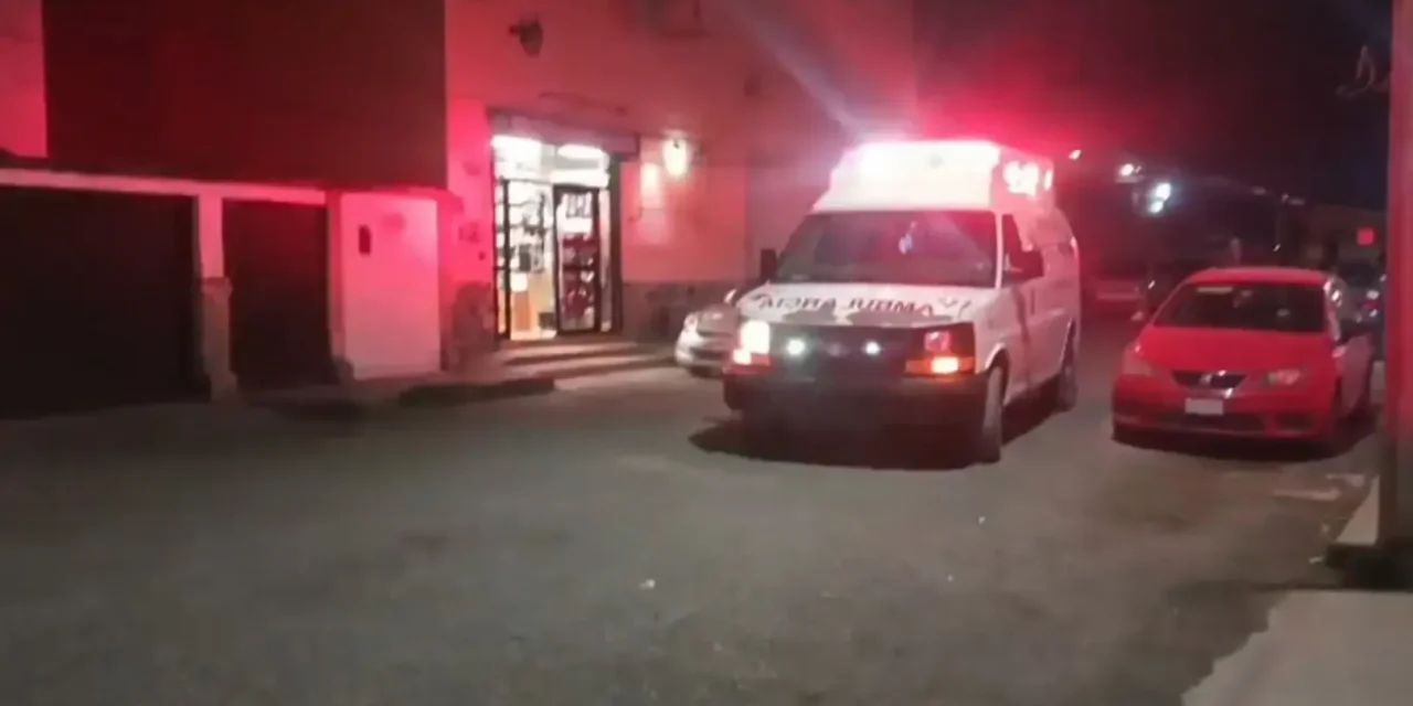 Adulto mayor es arrollado por vehículo en el centro de Parras