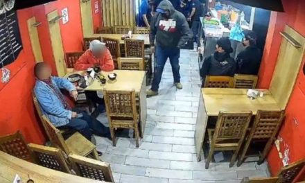 Violento asalto en taquería de Puebla deja un cliente muerto y otro herido