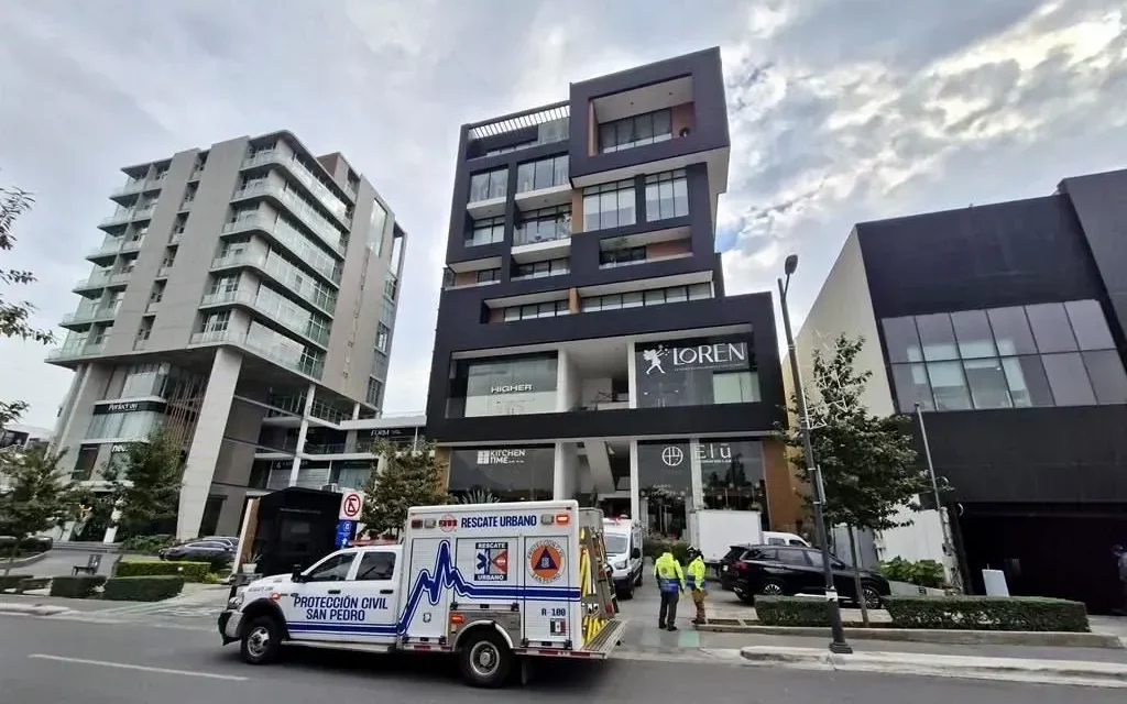Muere mujer tras caer de un edificio en ‘centrito’ en San Pedro