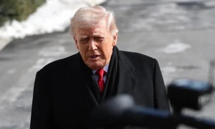 Trump amenaza a Irán con una flota superior a la enviada a Venezuela