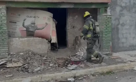 Incendio en vivienda abandonada moviliza a cuerpos de emergencia en Nueva Tlaxcala