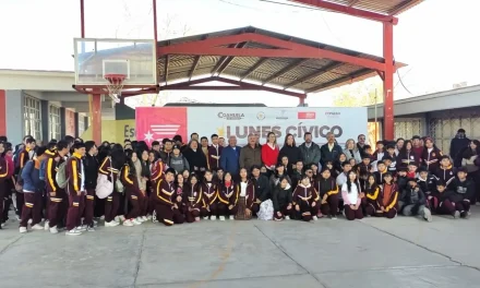 Inculca valores alcaldesa de Frontera Sara Irma Pérez a estudiantes de secundaria