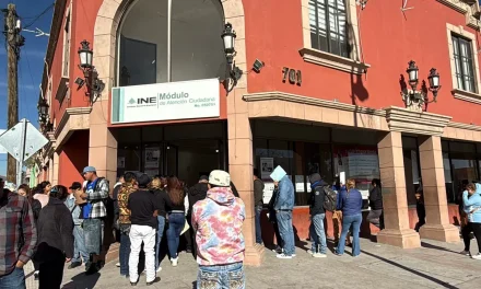 Gran afluencia en los módulos del INE en Saltillo